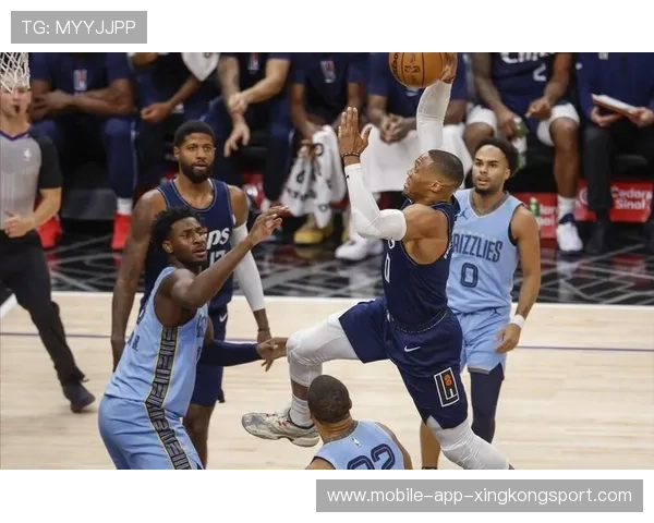 泰伦卢风口浪尖!五连败后快船更衣室要变天? 泰伦卢风口浪尖!五连败后快船更衣室要变天?