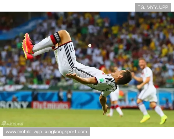 不满被换下!加纳乔在替补席生闷气，加纳ghana