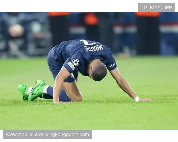 姆巴佩强势连续加速摆脱防守：速度与直觉的极致演绎