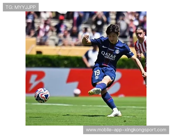 巴黎提升前场传递质量,李刚仁盘带细腻