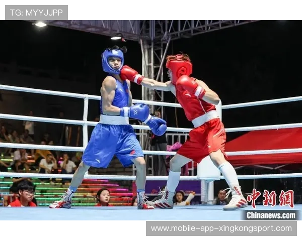 拳击擂台上的一记反击让评论席惊呼